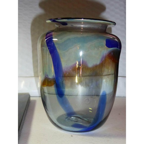 SIGNED A ALLISON Beautiful Art Glass Vase Almost 5" Tall - Picture 8 of 9